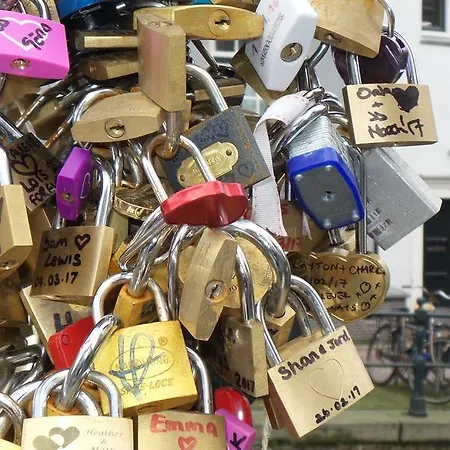 Lalinghousingamsterdam *